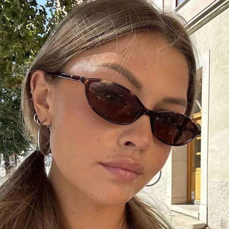 Cute Oval Small Frame Sunglasses Women New Retro Style Sexy Brown Sun Glasses Ladies Trendy Fashion Decorative Shades Eyeglass 26W0224