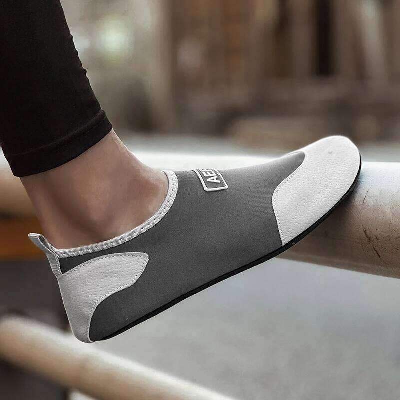 MAEDEF Light Water Women Swimming Diving Shoes Beach Sandal Shoe for Men Seaside Non-Slip Sneakers Socks Slipper