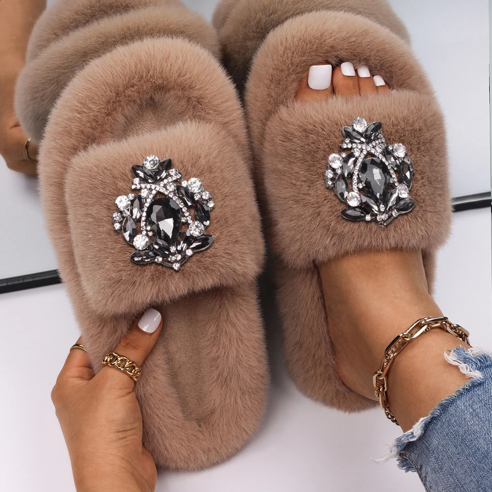 Lady Faux Fur Slides Slippers Drop Shape Alloy Rhinestone Crystal Winter Fur Sandals Flip Flops Crystal Flats Shoes for Women 260124