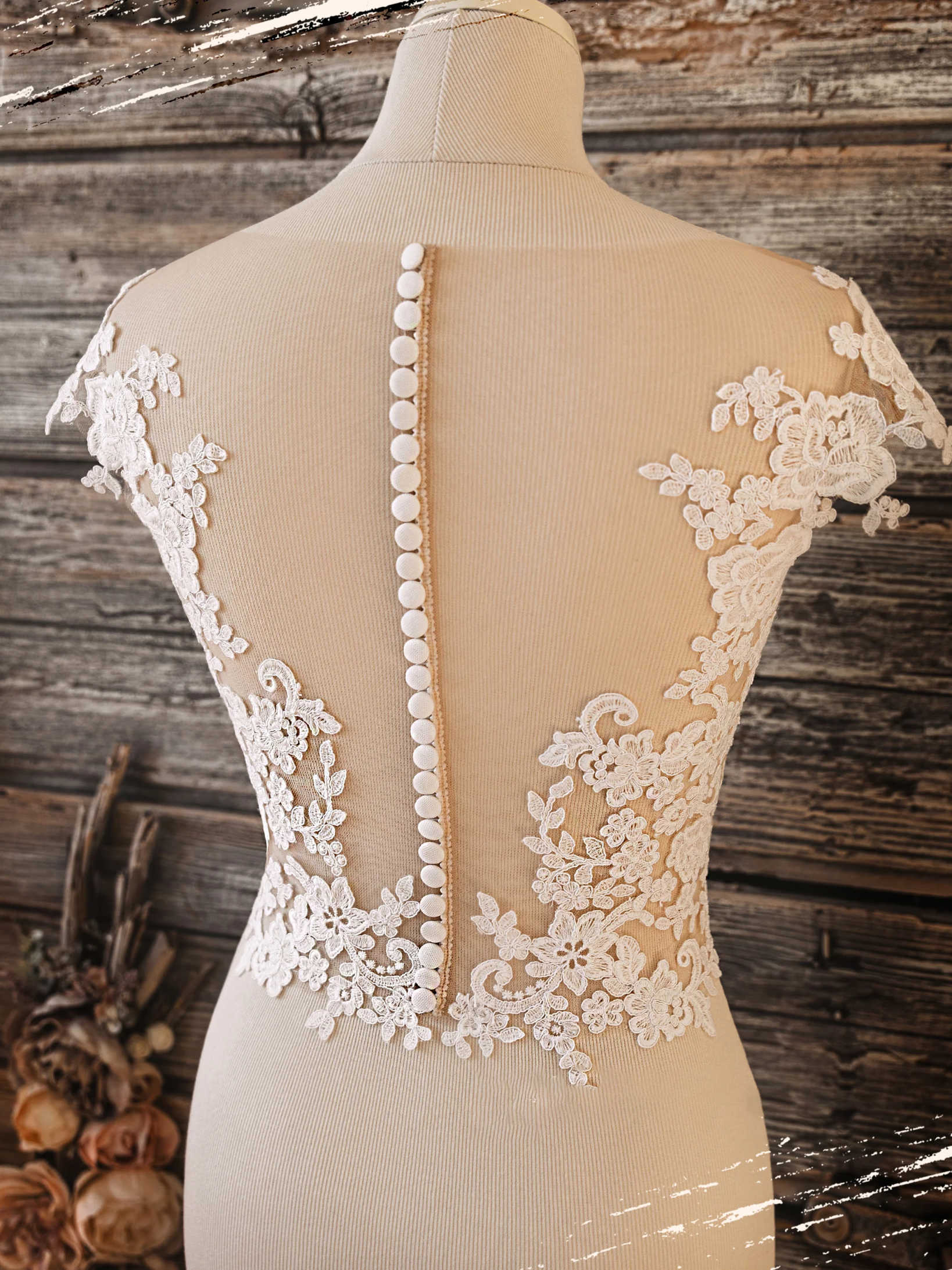 Elegant Wedding Jacket Bridal Bolero Sleeveless Lace Appliques Buttons Wedding Accessories Wrap Shawl Customized