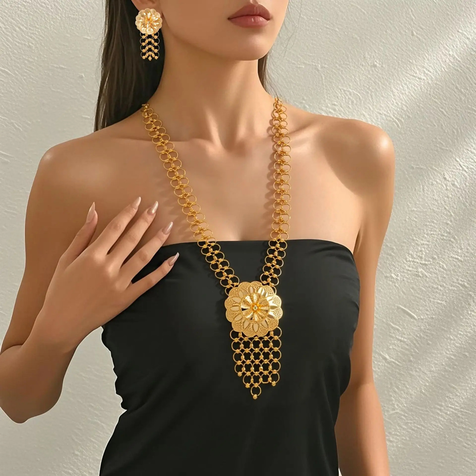 Hollow Flower Necklace Earrings Set Womens 24K Gold AU999 Exquisite flower jewelry set youthenhancing and trendy 260207