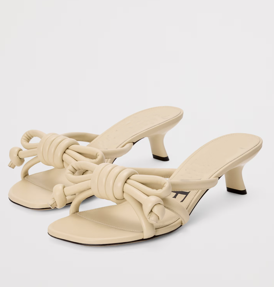 Top Designer Women Lambskin Flamenco Knot Sandals Shoes Kitten Heel Petal-shaped Toes Nappa Leather Mules Flats Lady Slide Elegant Walking EU35-43