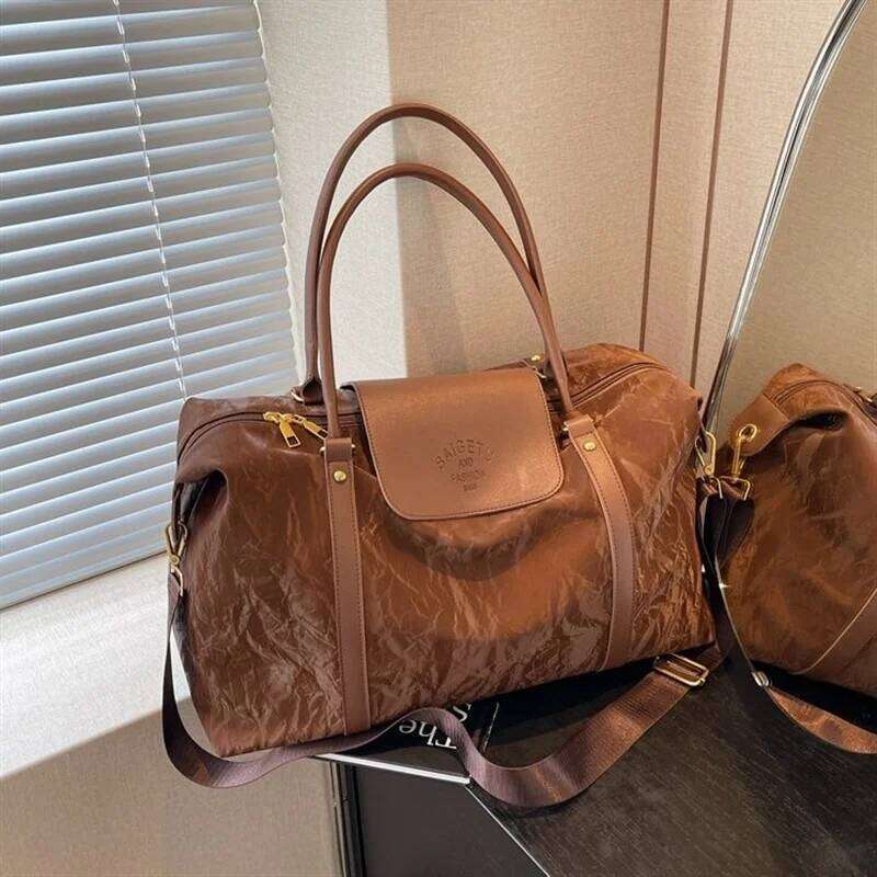 Large-capacity short-distance travel bag, fashionable lightweight handbag, swimming, business trip and fitness storage bag Y260225