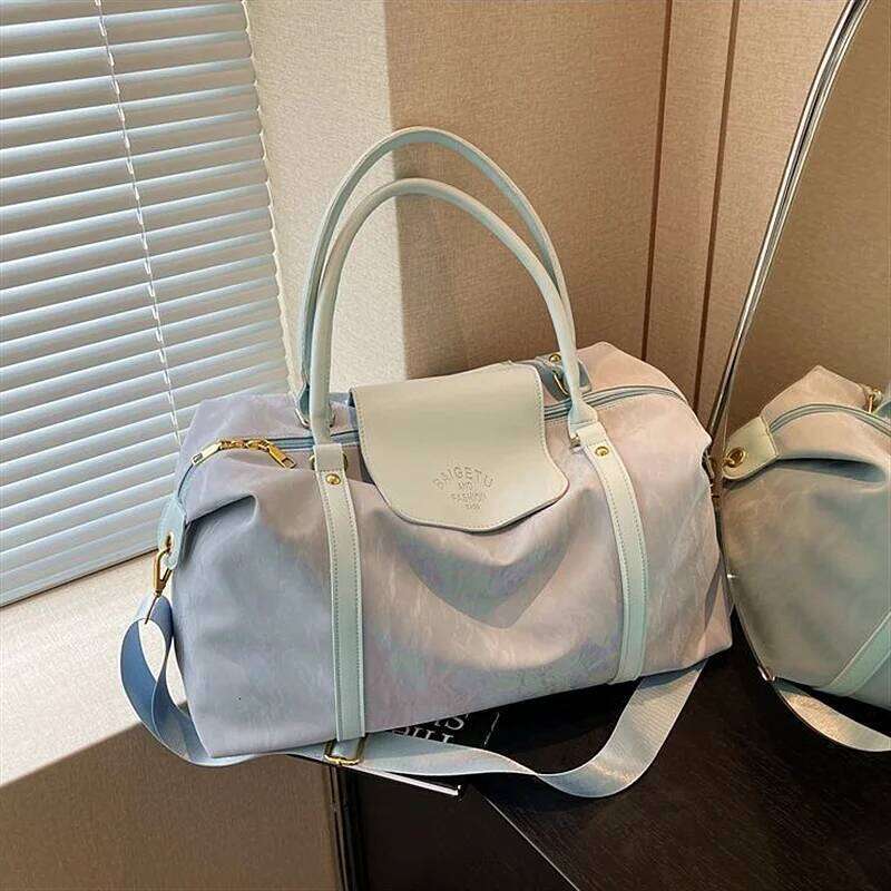 Large-capacity short-distance travel bag, fashionable lightweight handbag, swimming, business trip and fitness storage bag Y260225