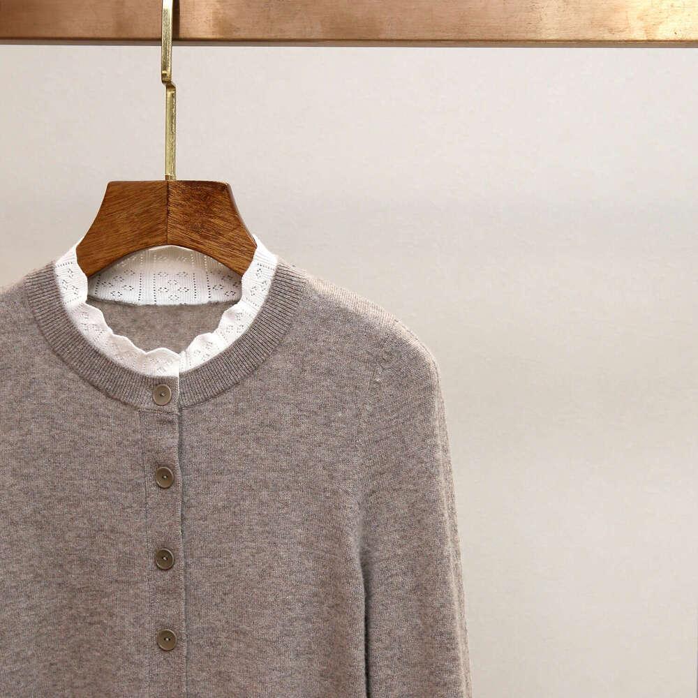 2026 Winter New French Retro Style Color Block Hollow Lace Splicing Collar Loose Knitted Women's Cardigan