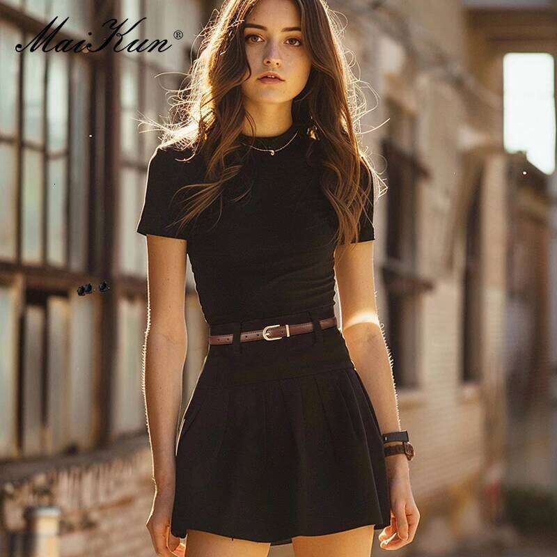 Maikun Skinny Women Gold Alloy Buckle Faux Leather Belt For Dress Y260225