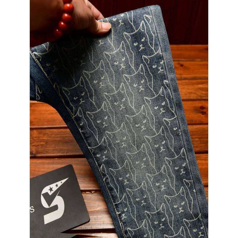 2026 New Trendy printed fashionable jeans men,, small feet, street ruff, handsome, elastic, retro blue casual pants Q260225