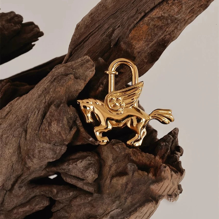 Bag Pendant for Bag Pegasus Lock Charm All-steel Animal Metal Lock Bag Pendant High-end Charm Necklace 260207