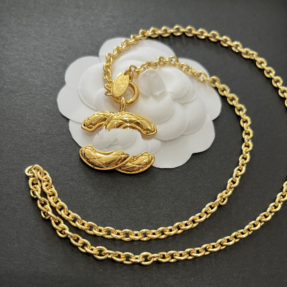 Pendant Necklaces High Quality Gold Desiner Necklace Chain for Men Lady Women Necklaces Party Wedding Lovers Gift AA