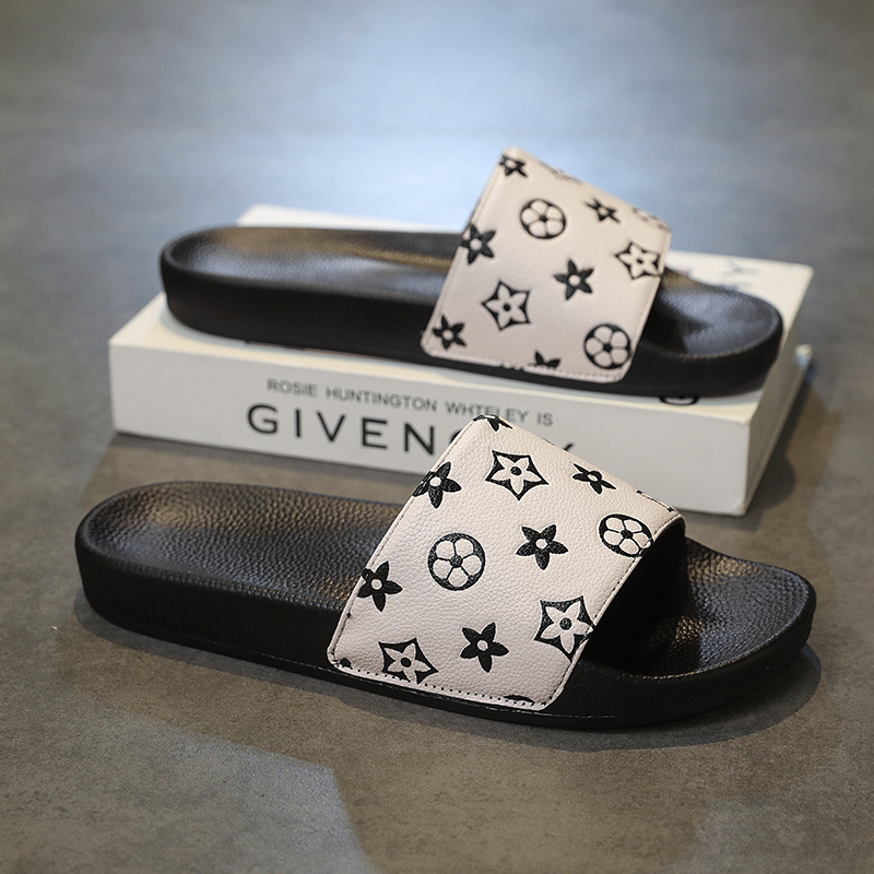 Free shipping 2026 Summer New Breathable Fashion Casual Designer Slippers Outdoor Trendy Classic Beach Sandals for Men