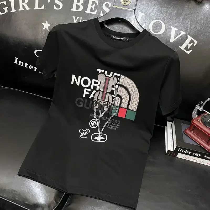 T-Shirt, Streetwear Collage Print with 3D Chain Accent, Heavyweight Combed Cotton Relaxed Drop-Shoulder for Men's Urban StyleT260225