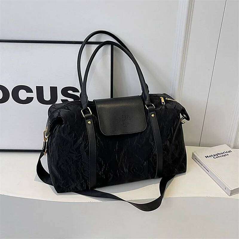 Large-capacity short-distance travel bag, fashionable lightweight handbag, swimming, business trip and fitness storage bag Y260225