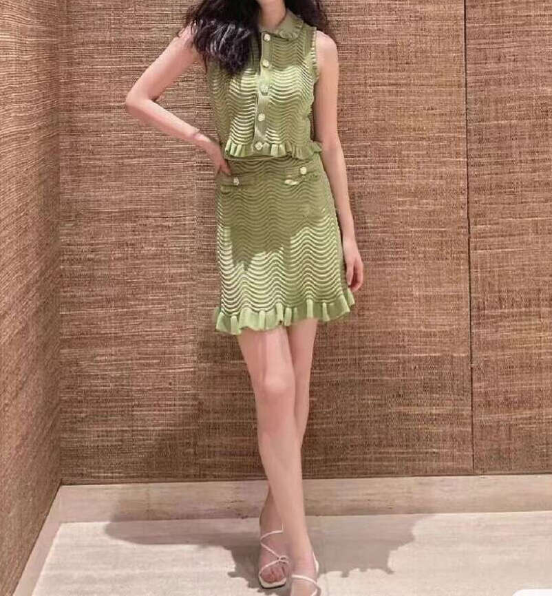 2026 Summer New French Niche Sleeveless Olive Green Wave Pattern Knitted Vest and Skirt Set