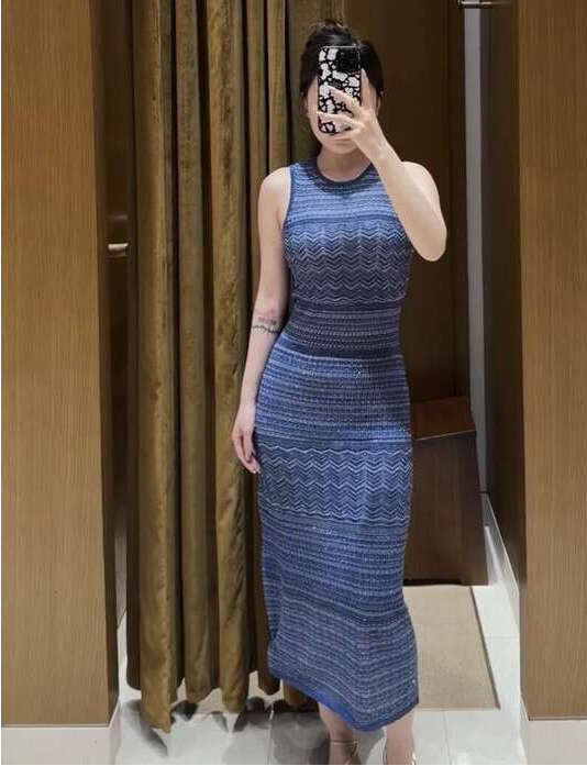 2026 French elegant summer new fashionable temperament wave pattern slim fit round neck long knitted dress