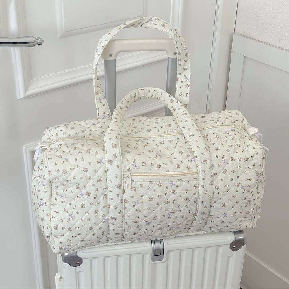Lightweight Large Capacity Floral Quilted Travel Handheld Diagonal Boston Korean Version Ins Fresh Sweet Cotton Bag Y260225