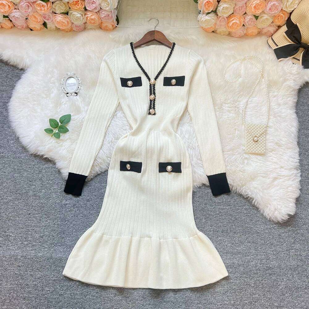 YuooMuoo Chic Fashion Knitted Mermaid 2025 Autumn Elegant V-neck Buttons Ribbed Bodycon Sweater Dress Lady Party Vestidos XJ260225