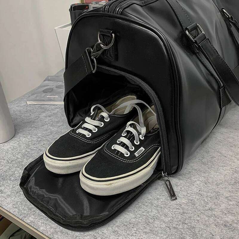 Minimalist Black PU Leather Travel Duffel for Men Water Resistant Gym Sports Shoulder Large Capacity Weekender Overnight Bag Y260225