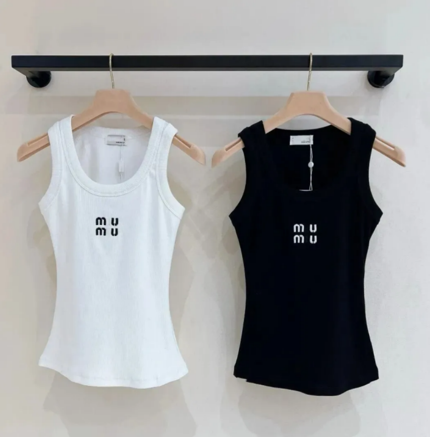 Designer Women's Luxury Tanks Camis Tank Top Lowe Clothes Knits Designer Embroidery Knitted Vest Sleeveless Breathable Cropped Tops 100% Cottons 
