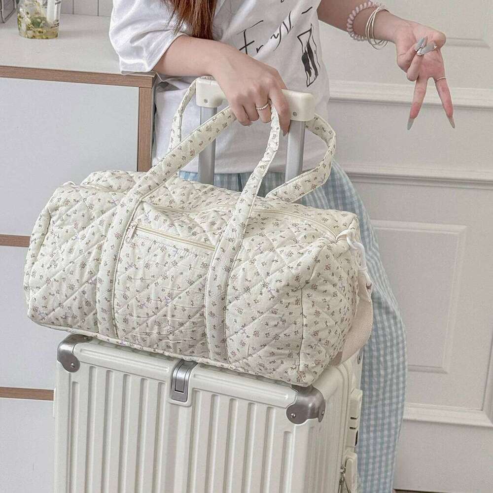 Lightweight Large Capacity Floral Quilted Travel Handheld Diagonal Boston Korean Version Ins Fresh Sweet Cotton Bag Y260225