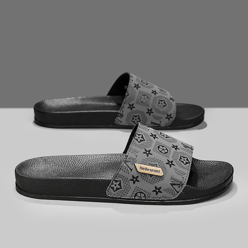 Free shipping 2026 Summer Classic Trendy Designer Slippers for Home and Outdoor Leisure Beach Shoes for Men