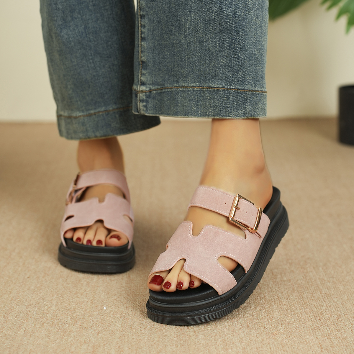 2026 Summer New Design Large 36-43 Fashionable and Comfortable Thick Bottom Women's Slippers Outdoor Beach Versatile Casual Square Button Sandals
