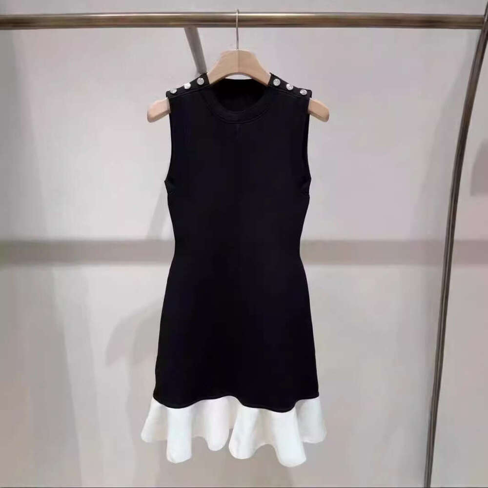 French Niche 2026 Spring Summer New Slim Fit Color-Block Ruffle Splicing Sleeveless Knitted Dress for Women S