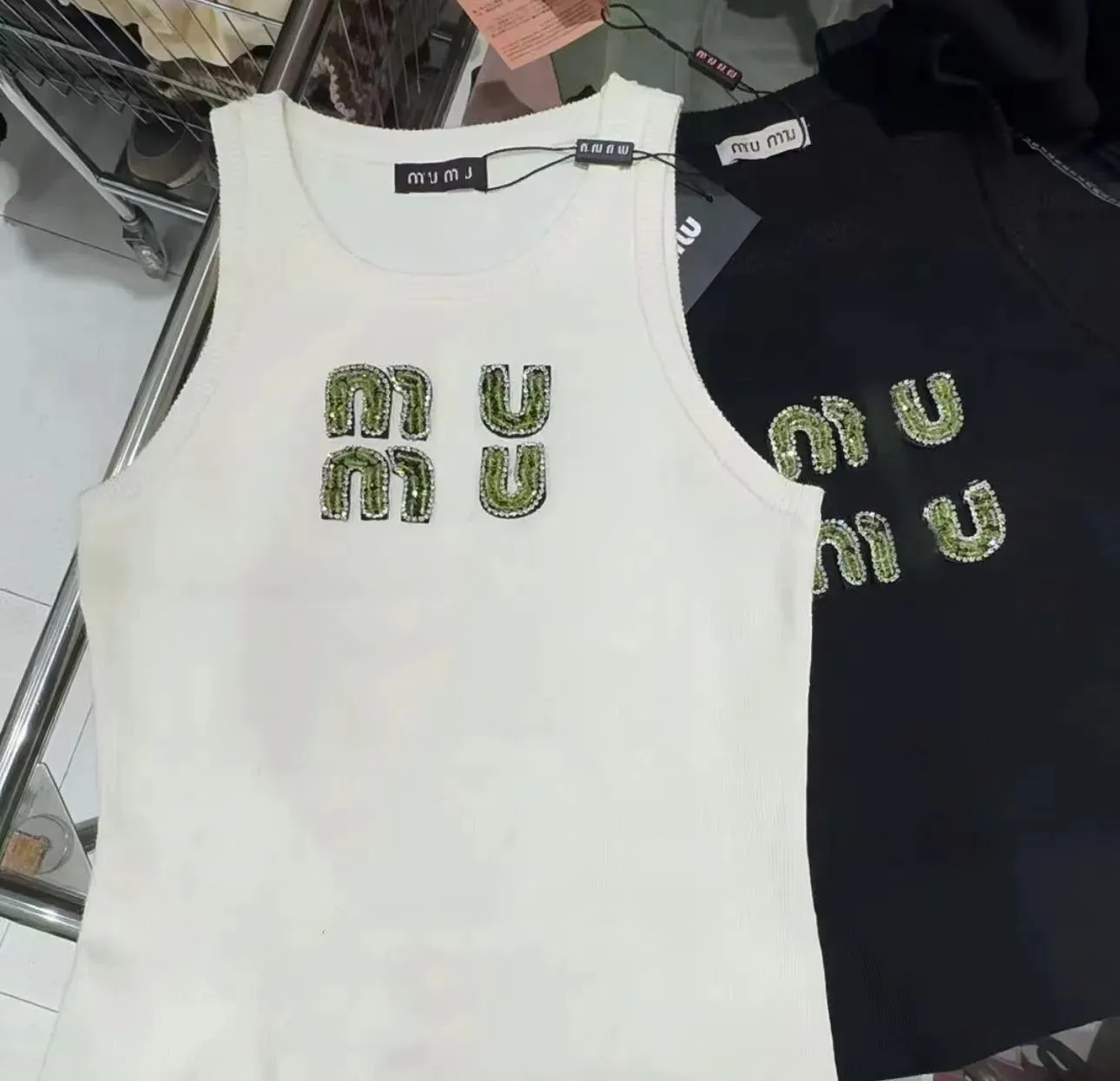 Designer Women's Luxury Tanks Camis Tank Top Lowe Clothes Knits Designer Embroidery Knitted Vest Sleeveless Breathable Cropped Tops 100% Cottons 