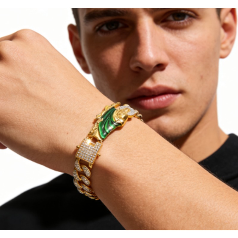 New Arrival Iced Out Cuban Chain Necklace With Saint Jude Charm Hip Hop Jewelry For Men The Most Fashionable Item The Best Choice For Elegant Women.