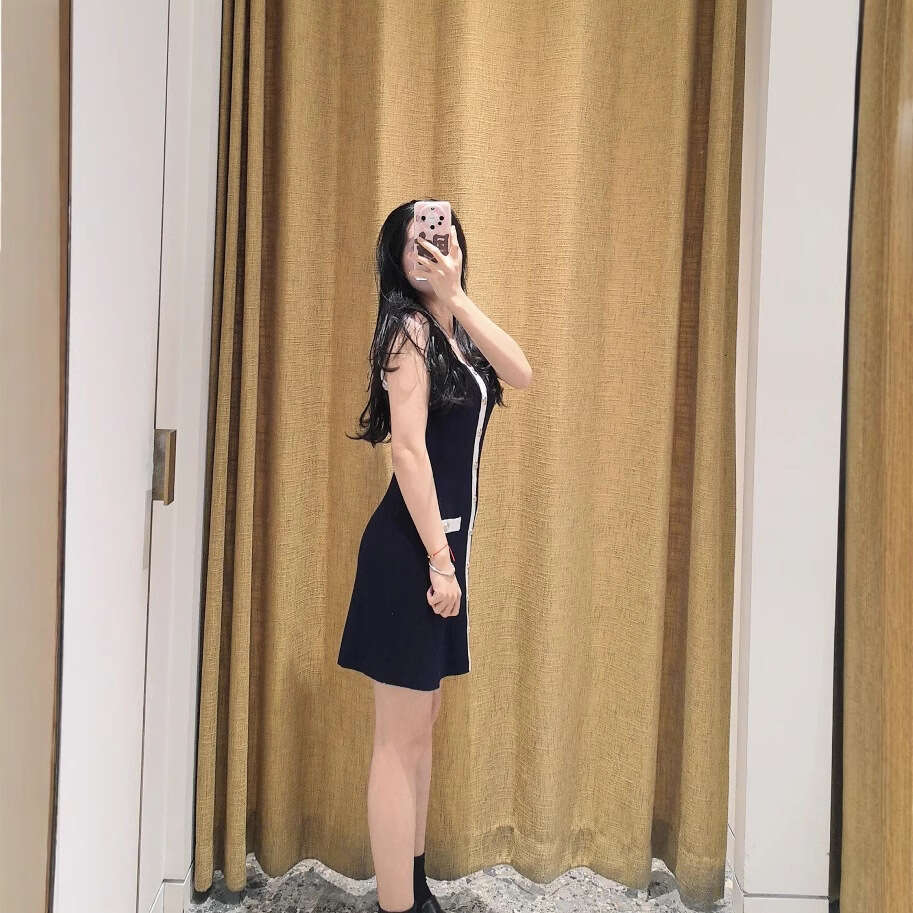 2026 Early Spring New French Style Small Fragrance Elegant Temperament Slim Fit Short Knitted Camisole Dress