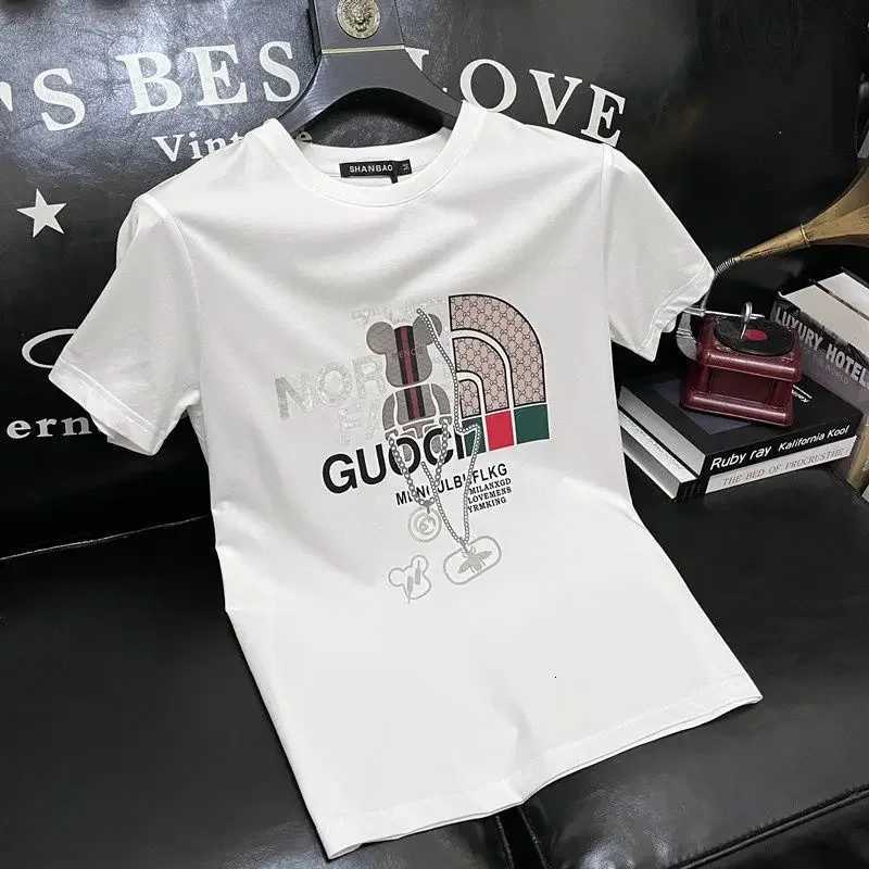 T-Shirt, Streetwear Collage Print with 3D Chain Accent, Heavyweight Combed Cotton Relaxed Drop-Shoulder for Men's Urban StyleT260225