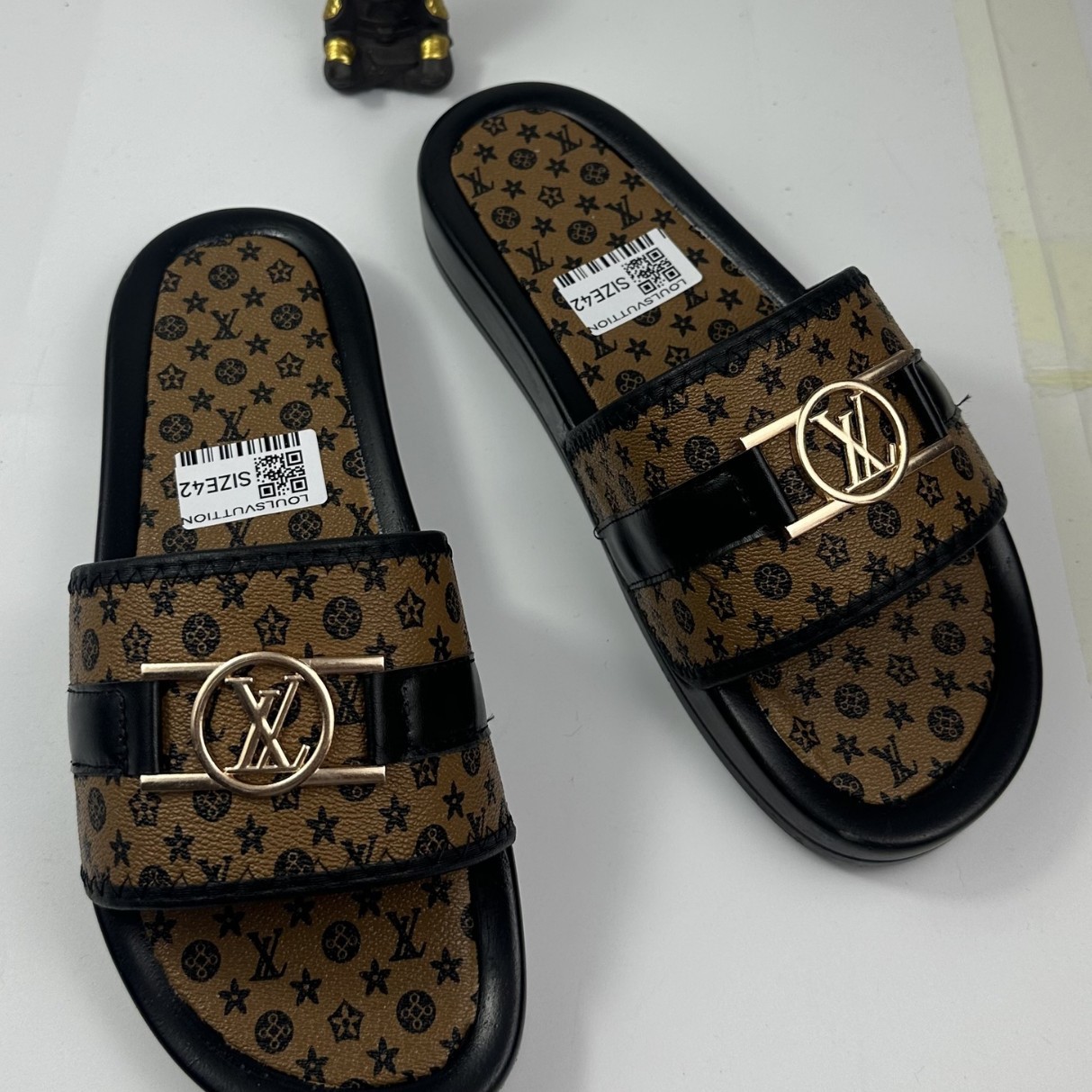 Free shipping 2026 Summer New Casual Fashion Designer Sandals Letter Outdoor Home Beach Slippers For Men