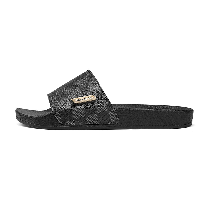 Free shipping 2026 Summer New Classic Trendy Designer Slippers for Home and Outdoor Leisure Beach Shoes for Men