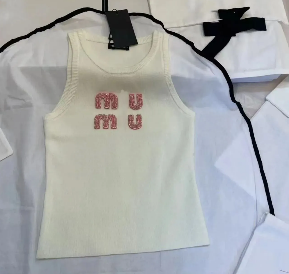 Designer Women's Luxury Tanks Camis Tank Top Lowe Clothes Knits Designer Embroidery Knitted Vest Sleeveless Breathable Cropped Tops 100% Cottons 