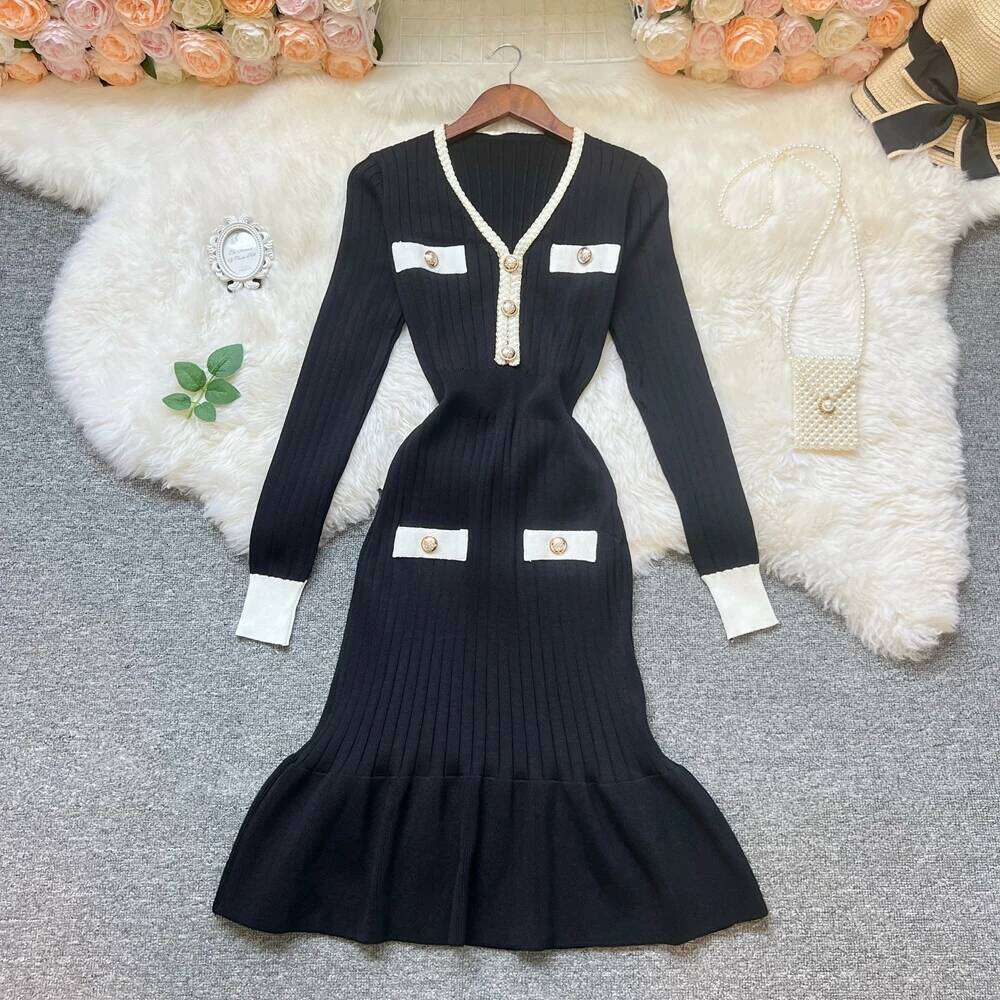 YuooMuoo Chic Fashion Knitted Mermaid 2025 Autumn Elegant V-neck Buttons Ribbed Bodycon Sweater Dress Lady Party Vestidos XJ260225