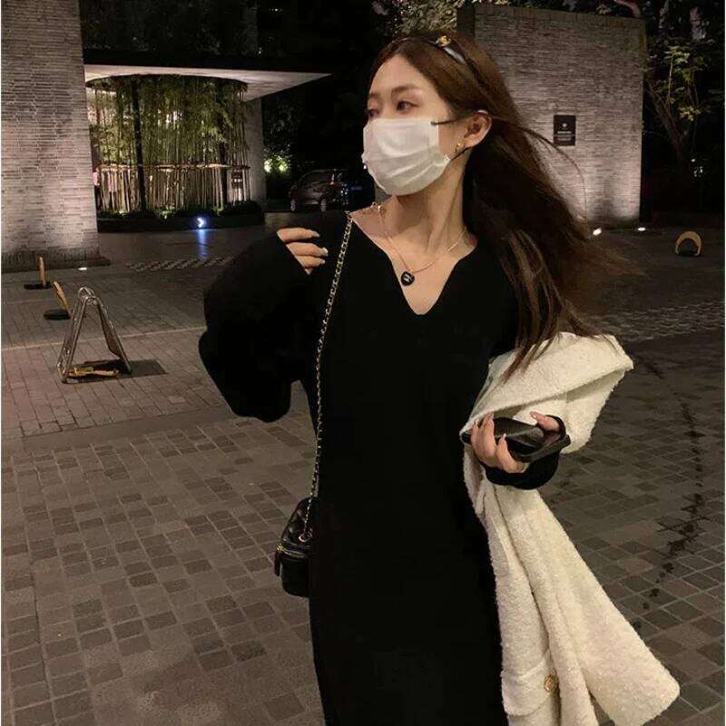 White Women's 2024 Autumn Winter New French Style Dresses Vintage Elegant V-neck All-match Fashion Knitted Dress XJ260225