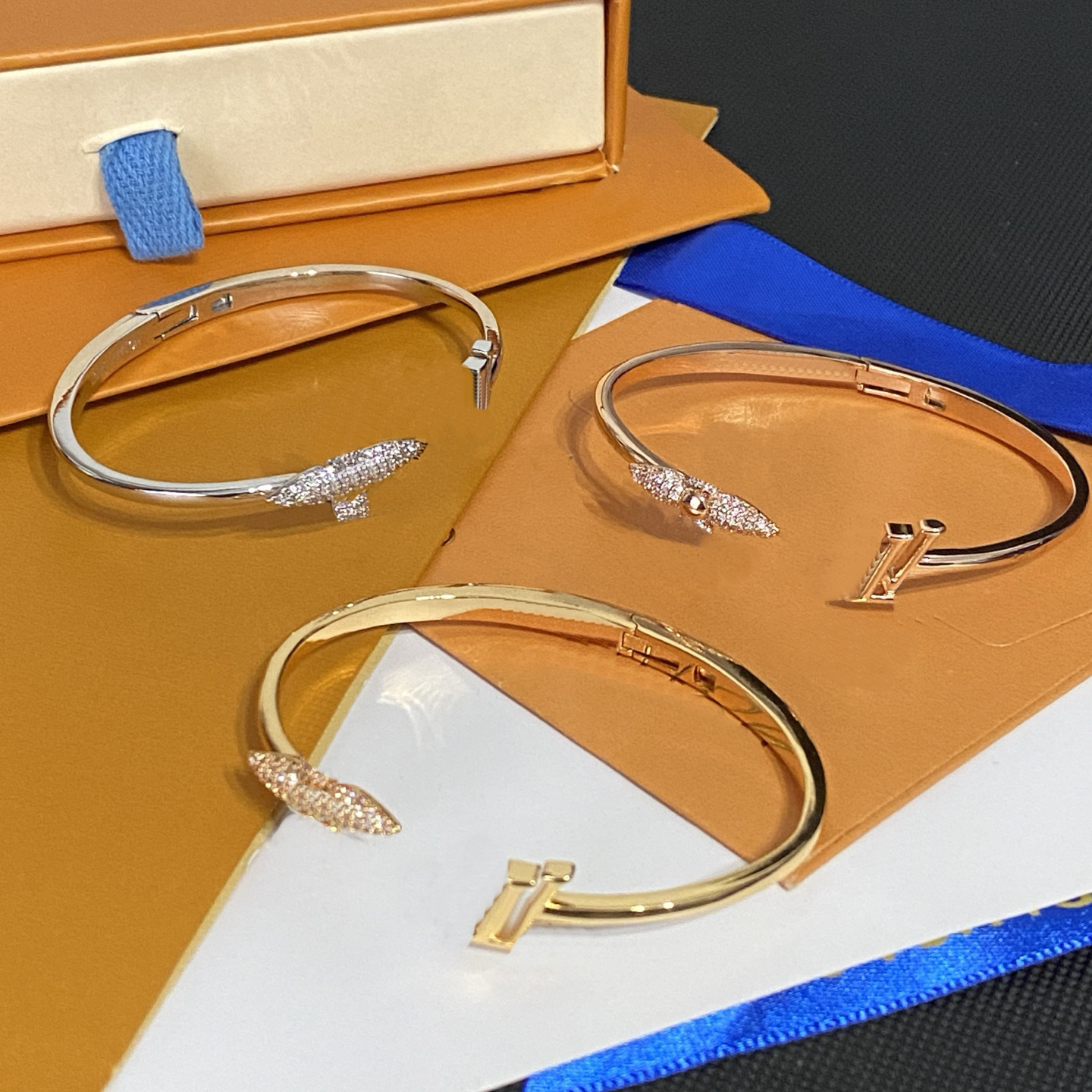 Designer Bangles Luxury Letter Clover Charm Bracelets 18K Gold Silver Plated Stainless Steel Wristband Cuff Open Bangles For Women Men Party Fashion Jewelry Gift