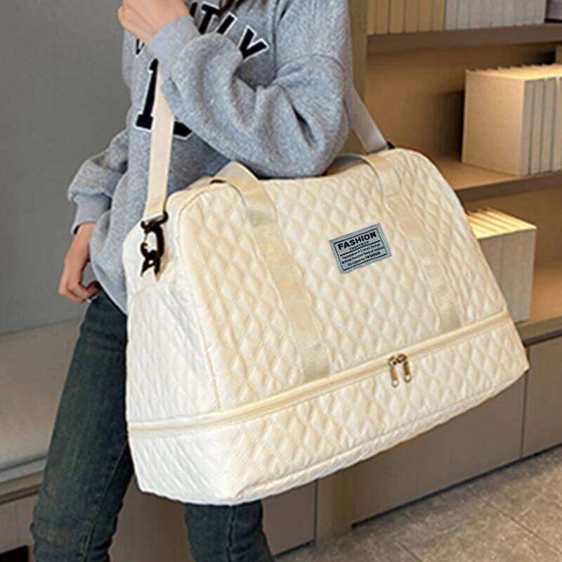 Sleek Multi-purpose Duffle for Daily Travel Stylish "FASHION" Emblem Quilted Lightweight Spacious Casual Functional Bag Y260225
