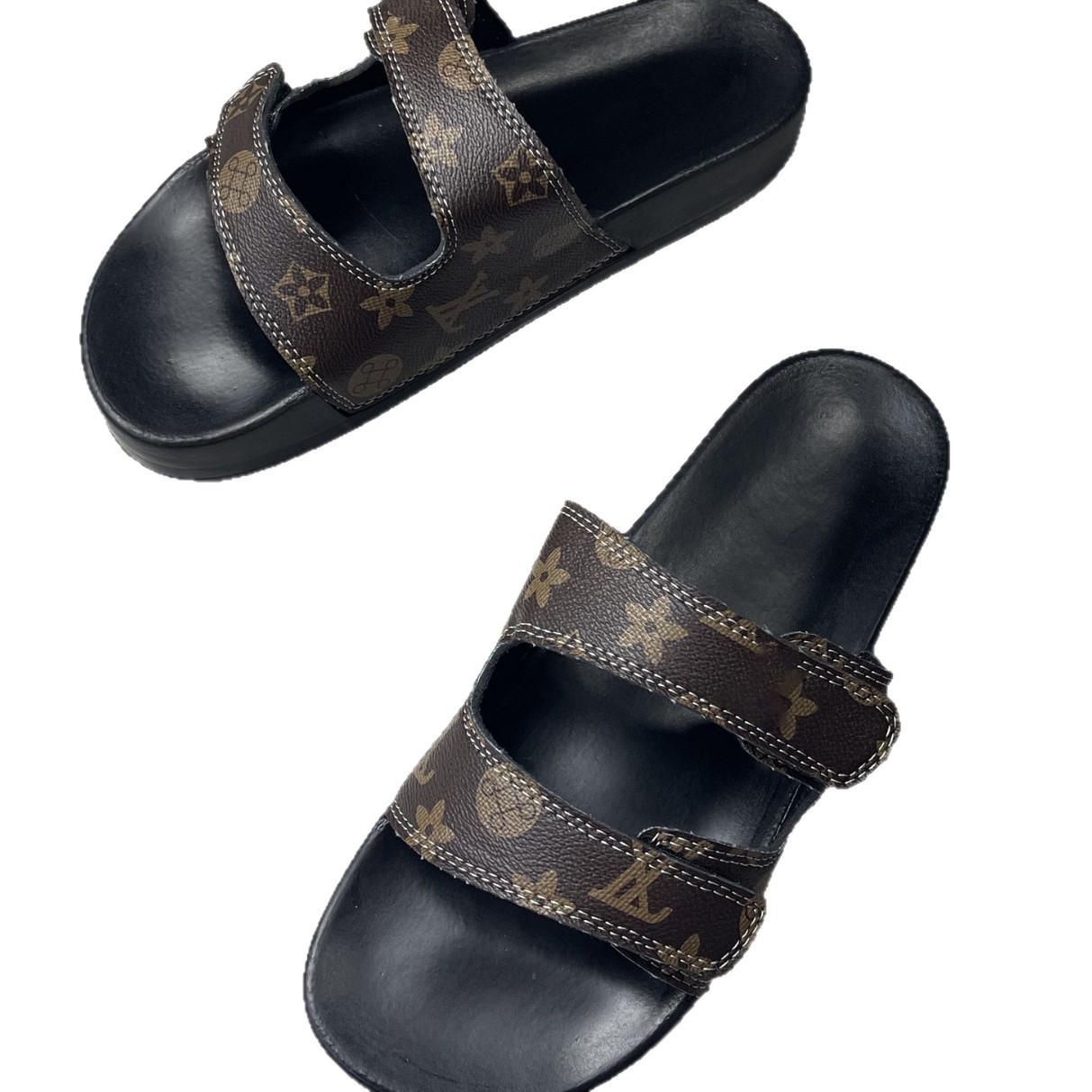 Free shipping 2026 summer new home and outdoor designer slippers for men and women lightweight casual fashionable simple beach shoes