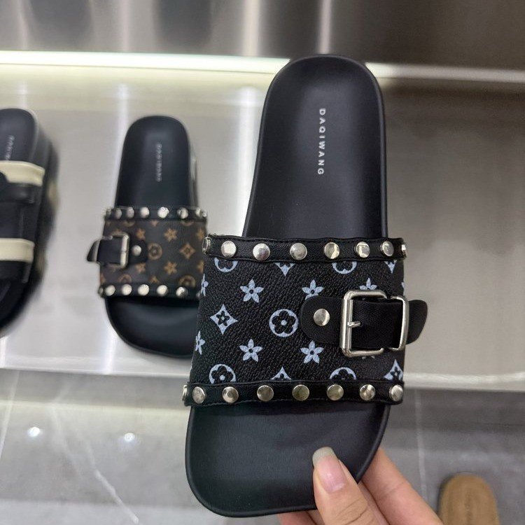 Free shipping 2026 Summer New Designer Slippers Home Anti slip Soft Bottom Outdoor Casual Sandals for Women