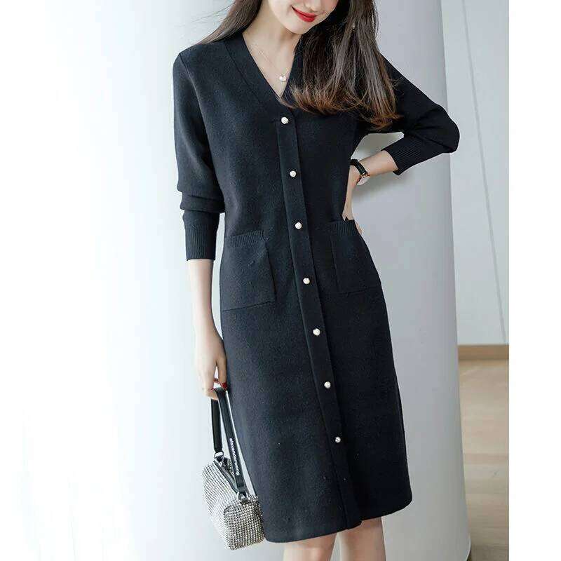 New Retro Long-sleeved V-neck Slim Mid-length Knitted Dress for Autumn and Winter XJ260225