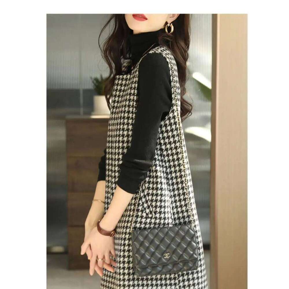 Leisure Temperament Mid Length Autumn/Winter New Sleeveless Vest Women Dress XJ260225