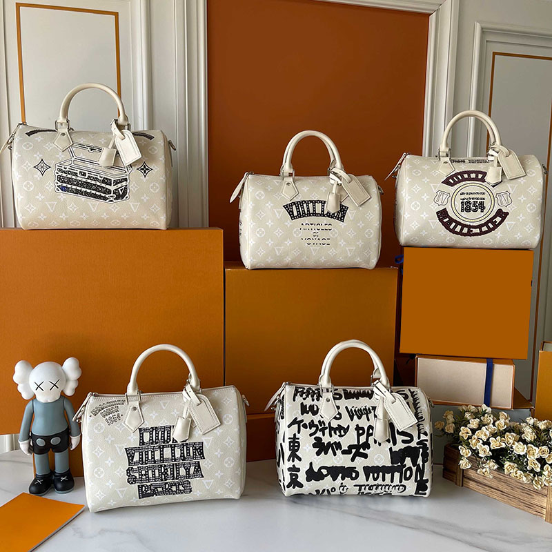 Luxurys Designer Fuzzy Teddy Soft P9 30cm Pillow bag Women Plush Cross-body traveling Shoulder bag Winter Teddy handbags Classic bandouliere tote bag Weekend Bag