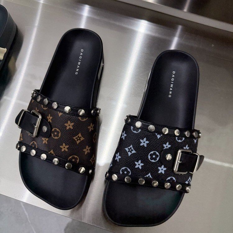 Free shipping 2026 Summer New Designer Slippers Home Anti slip Soft Bottom Outdoor Casual Sandals for Women
