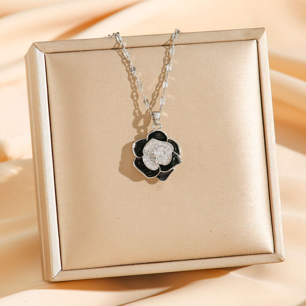 Vintage Camellia Necklace With Multi-layered Petals Full-diamonds Chain