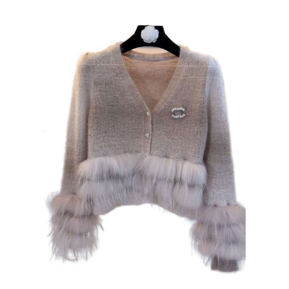 Women's V-neck Fashion Single breasted Logo Needle Splicing Gradient Leather Grass Bottom Designer Sweater Cardigan