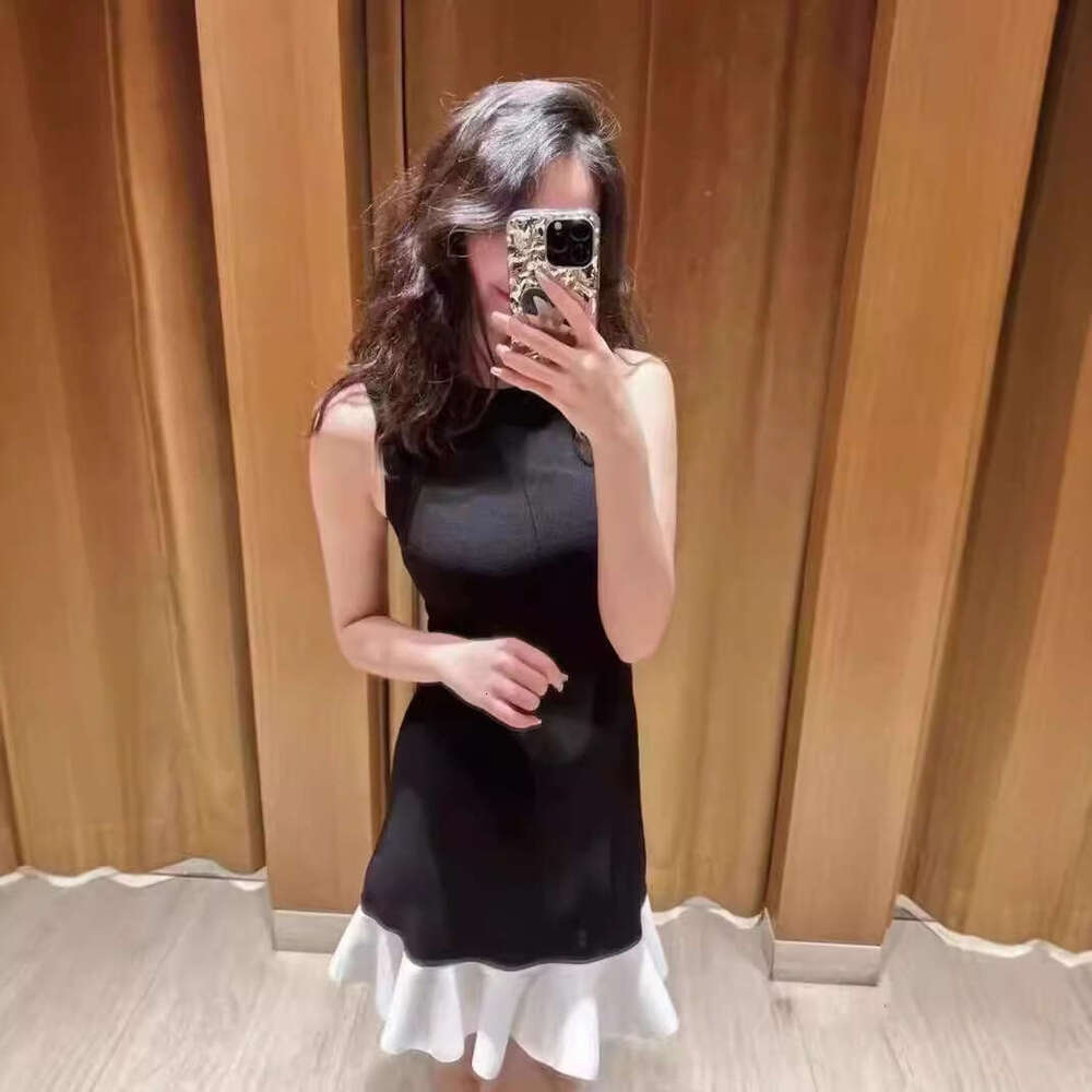 French Niche 2026 Spring Summer New Slim Fit Color-Block Ruffle Splicing Sleeveless Knitted Dress for Women S