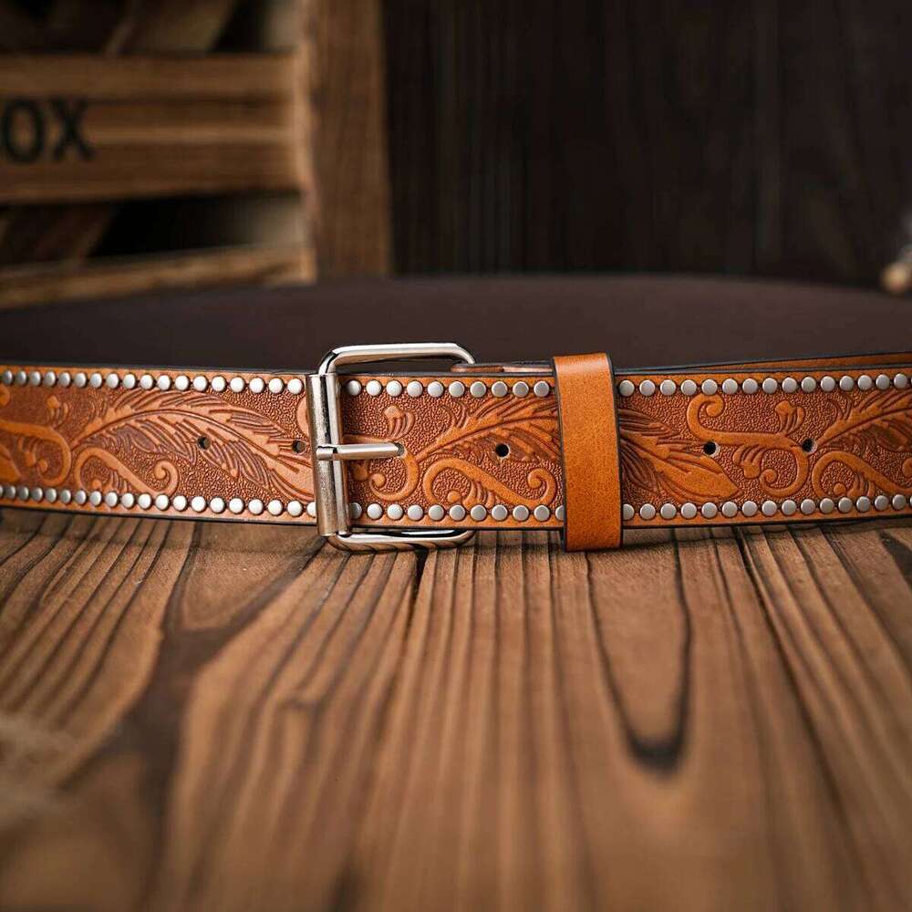 A men's and women's retro metal buckle casual style riveted brown PU belt suitable for daily business attendance four seasons Y260225