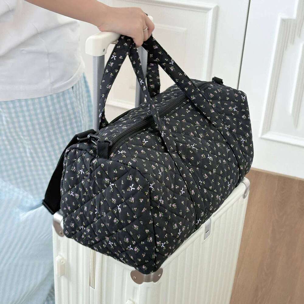 Lightweight Large Capacity Floral Quilted Travel Handheld Diagonal Boston Korean Version Ins Fresh Sweet Cotton Bag Y260225