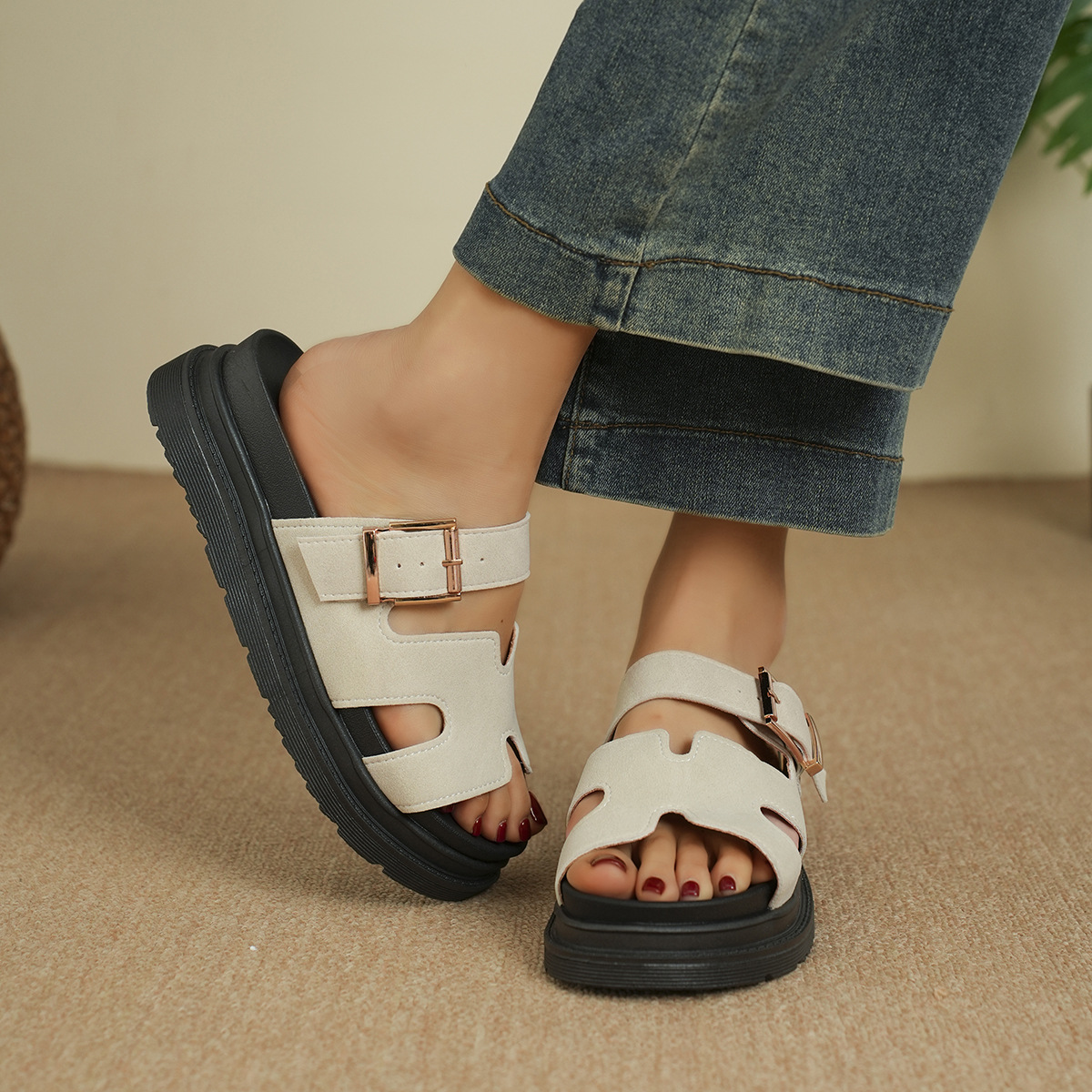 2026 Summer New Design Large 36-43 Fashionable and Comfortable Thick Bottom Women's Slippers Outdoor Beach Versatile Casual Square Button Sandals