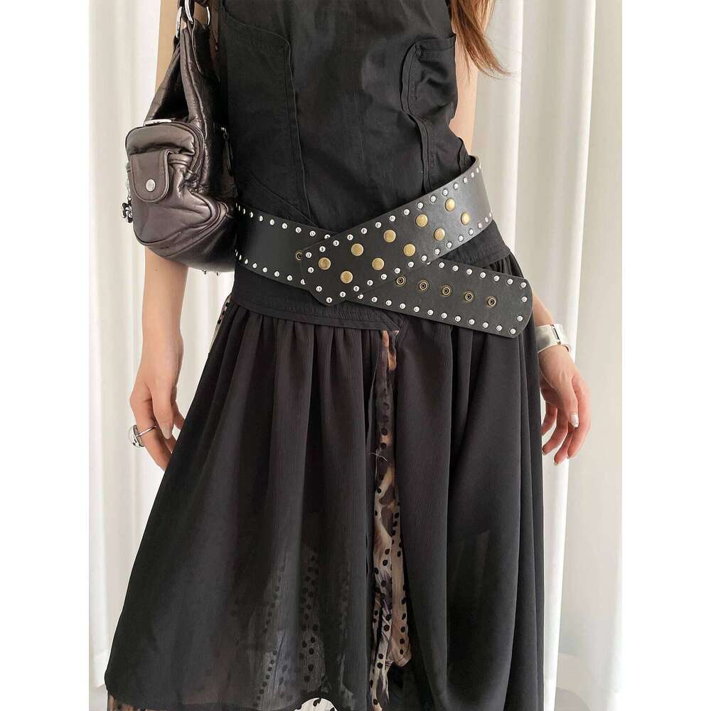 Retro Punk Style Rivet Women Wide Version With A Sense Of Design Versatile Waistband For Skirts Jeans And Leather Belt Y260225